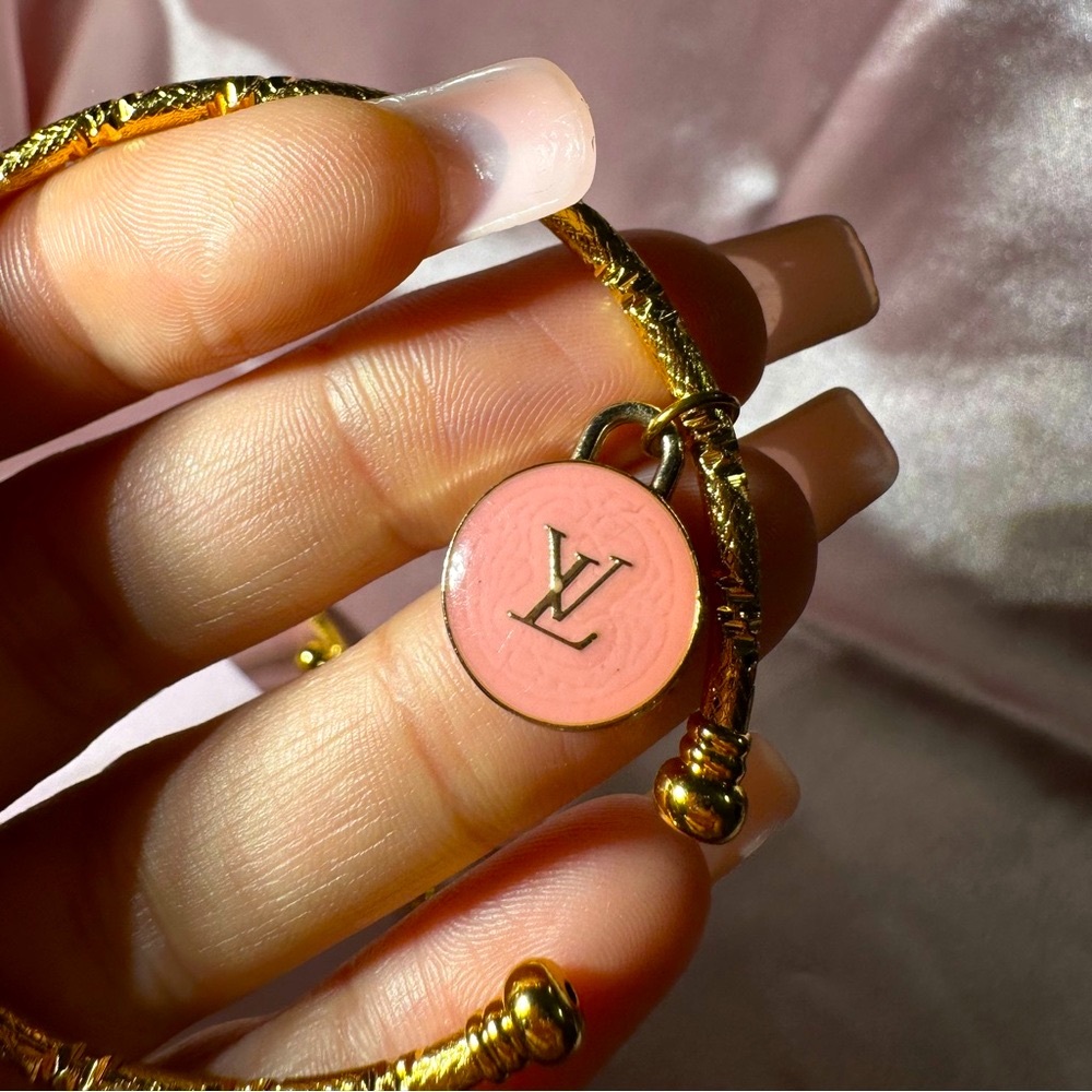 LV pastel pink colored Zipper Pull Charm Authentic Louis Vuitton Charm - Picture 9 of 17